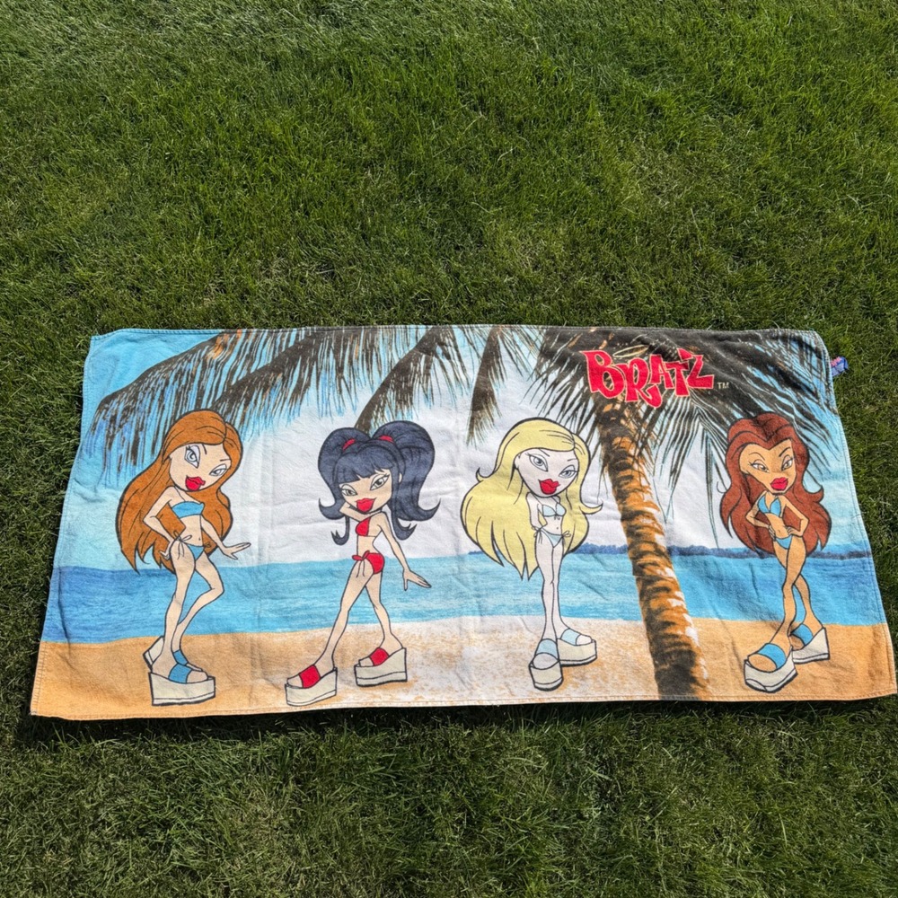 Vintage 2003 Bratz Beach Towel MGA Cloe Sasha Jade Yasmin Y2K Tropical 56x28 A+